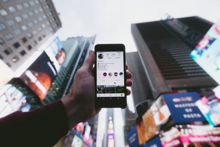 How to Create The Perfect Instragram Bio 2024