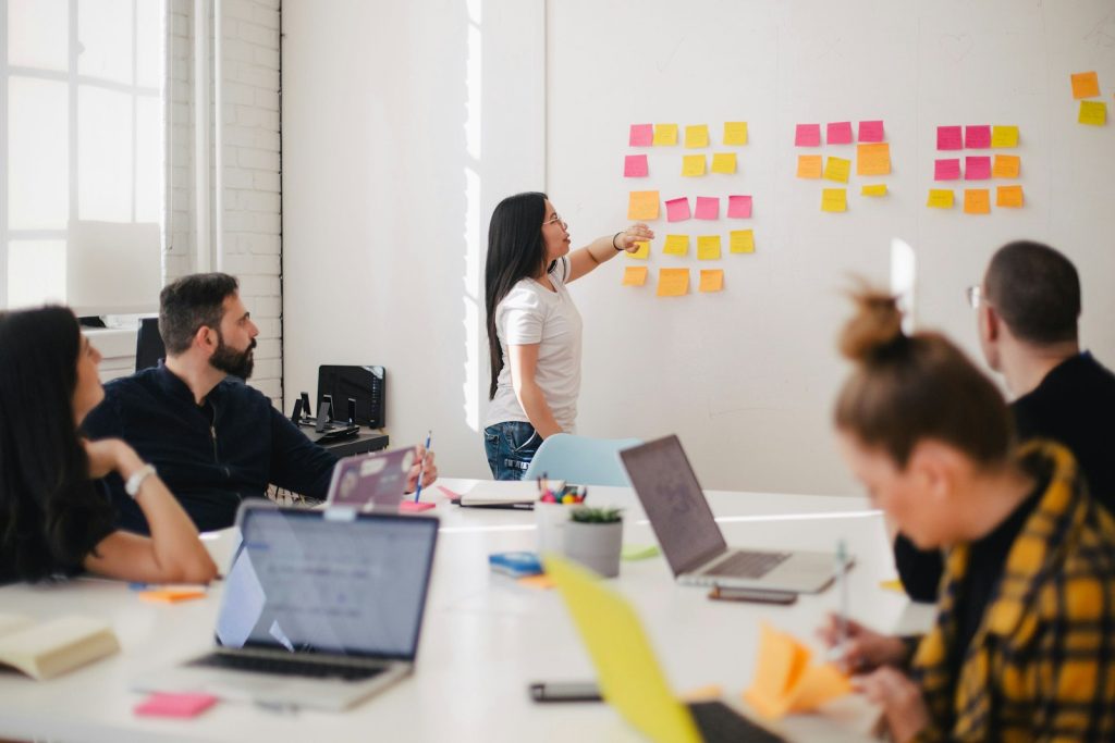 Social Media for Coaches and Consultants: Building Authority That Fills Your Calendar in 2026